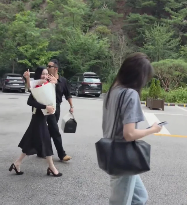 변요한·티파니 영, 결혼 후 첫 부부 동반 데이트 포착